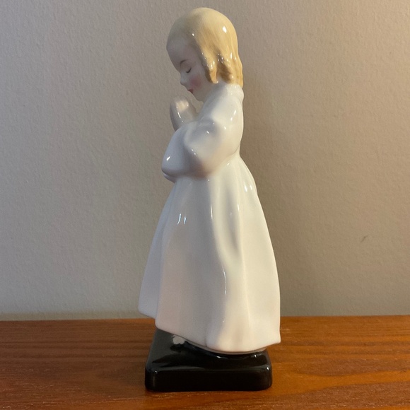 Vintage Royal Doulton Bedtime H.N. 1978 Bone China Figure - Picture 3 of 14